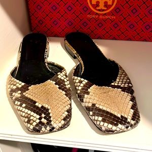 Coach Python Mules
